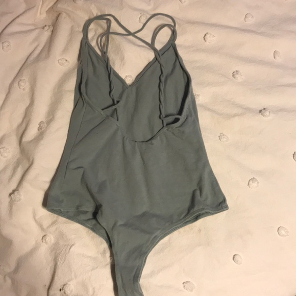 One piece - Picture 2 of 3